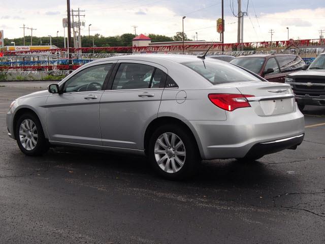 Chrysler 200 2012 photo 2