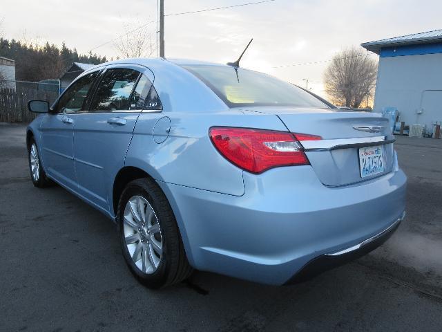 Chrysler 200 2012 photo 2