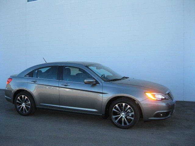Chrysler 200 XR Sedan