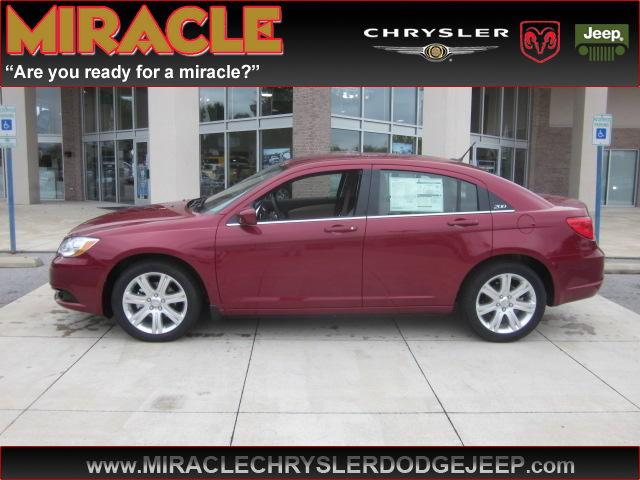 Chrysler 200 4dr Sdn Auto Sedan