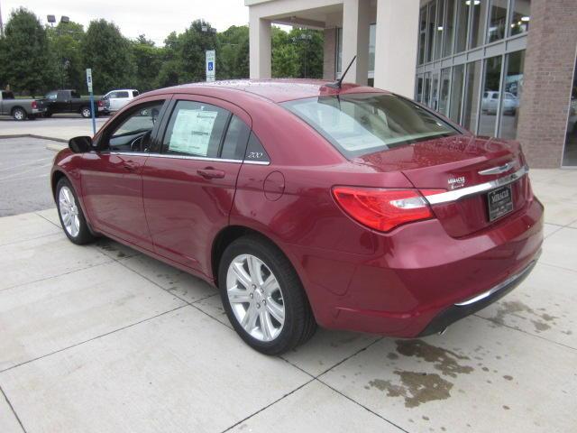 Chrysler 200 2012 photo 2