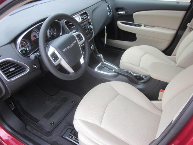 Chrysler 200 2012 photo 4