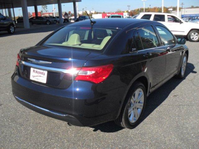 Chrysler 200 2012 photo 3