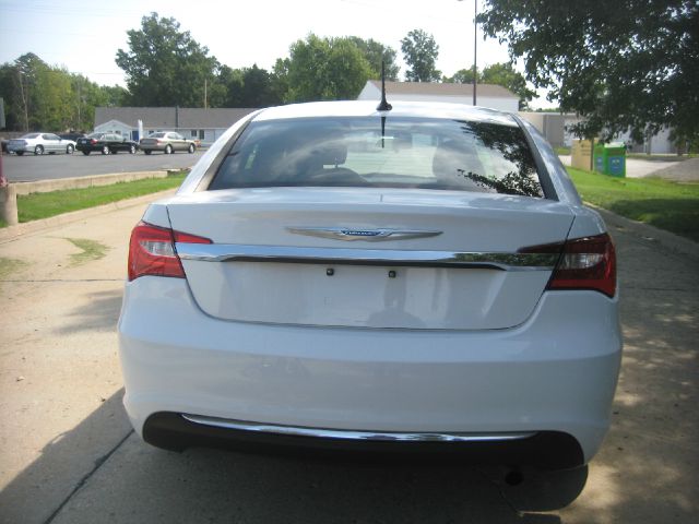 Chrysler 200 2012 photo 2