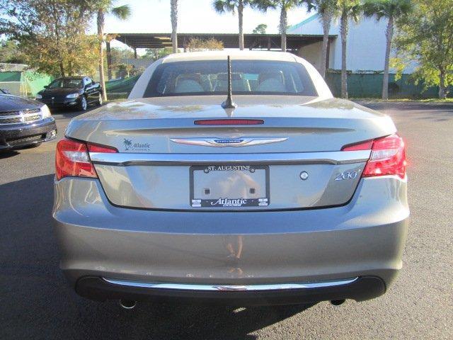Chrysler 200 2012 photo 2
