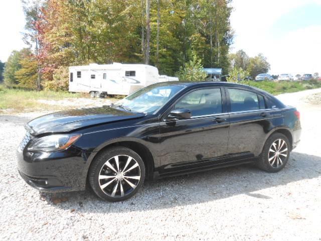 Chrysler 200 2013 photo 2