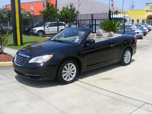 Chrysler 200 2013 photo 2