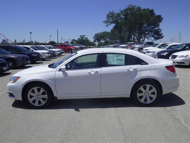 Chrysler 200 2013 photo 3