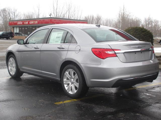 Chrysler 200 2013 photo 1
