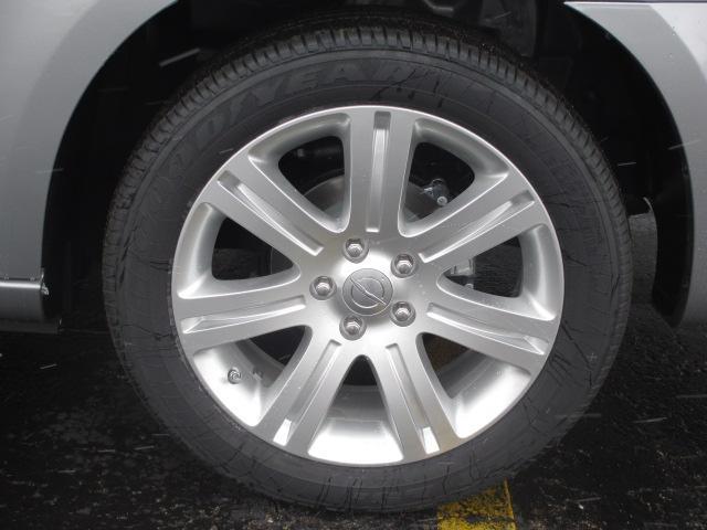 Chrysler 200 2013 photo 2