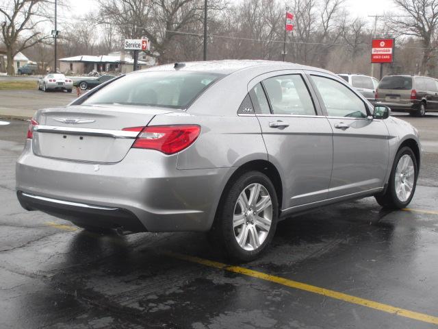 Chrysler 200 2013 photo 3