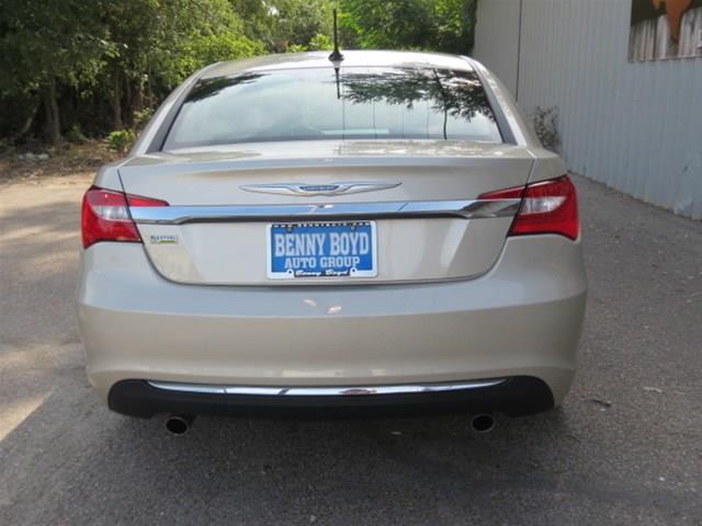 Chrysler 200 2013 photo 3