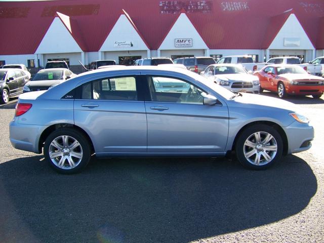 Chrysler 200 2013 photo 1