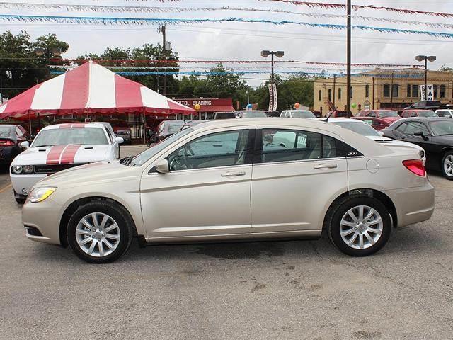 Chrysler 200 2013 photo 1