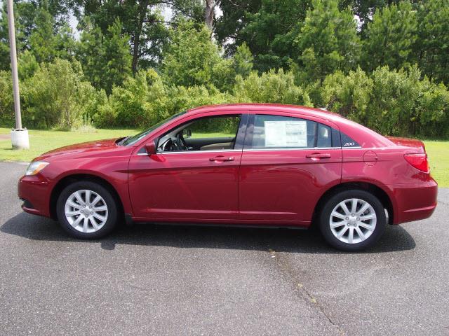 Chrysler 200 2013 photo 2