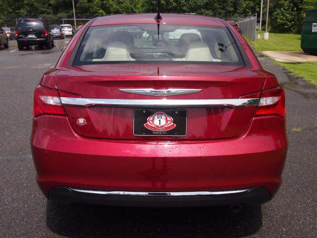 Chrysler 200 2013 photo 4