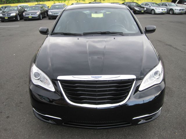 Chrysler 200 2013 photo 2