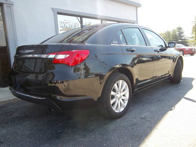 Chrysler 200 2013 photo 2