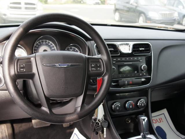 Chrysler 200 2013 photo 4