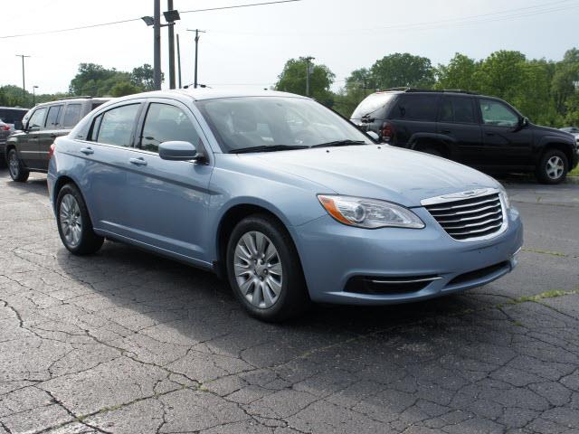 Chrysler 200 2013 photo 9