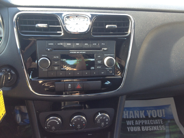 Chrysler 200 2013 photo 1