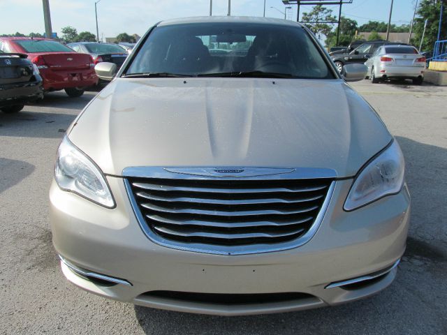 Chrysler 200 2014 photo 2