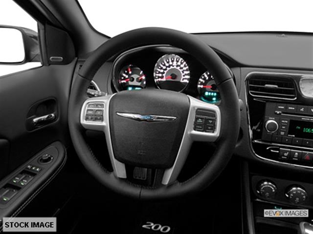 Chrysler 200 2014 photo 1
