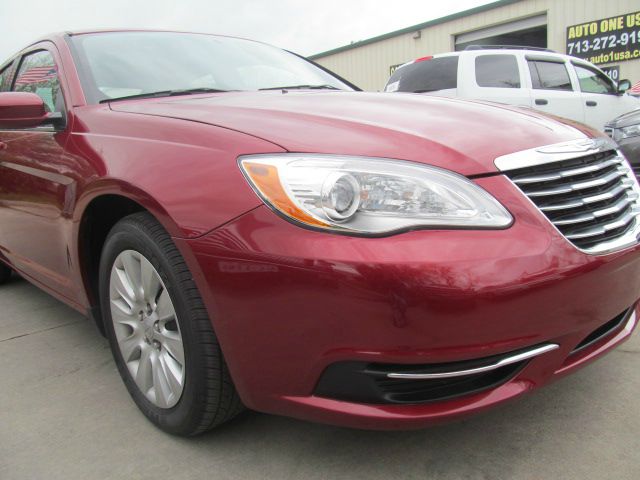 Chrysler 200 2014 photo 2