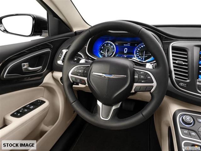 Chrysler 200 2015 photo 2