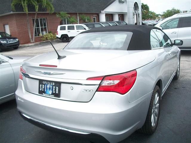 Chrysler 200 Convertible 2012 photo 2