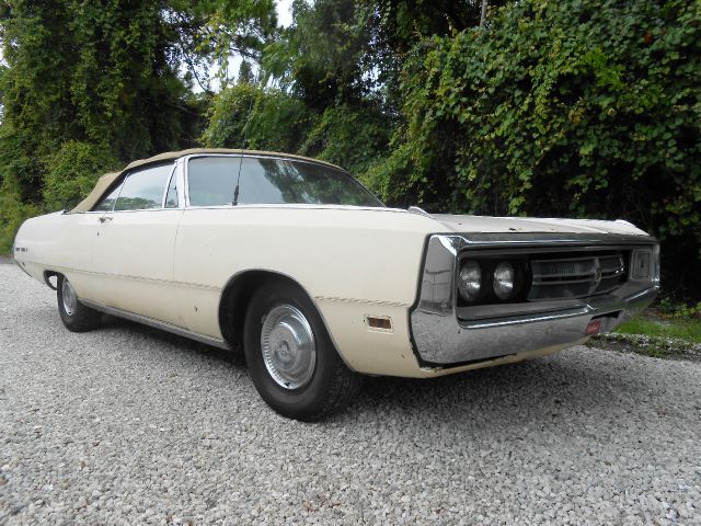 Chrysler 300 1969 photo 2