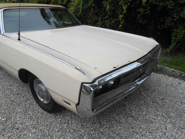 Chrysler 300 1969 photo 4