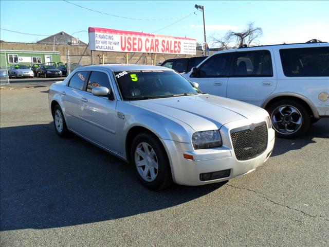 Chrysler 300 2005 photo 2
