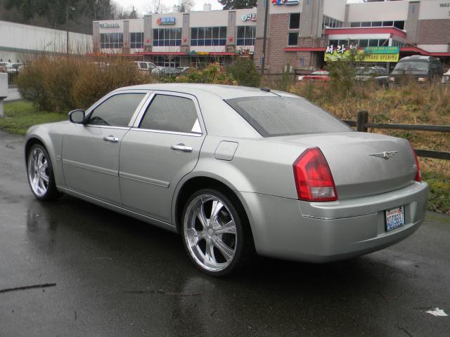 Chrysler 300 2005 photo 2