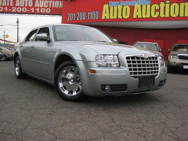Chrysler 300 Ext Cab 125.9 WB Unspecified