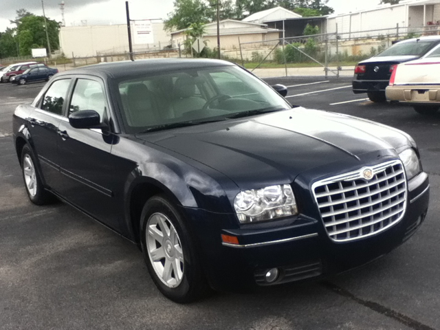 Chrysler 300 2005 photo 2