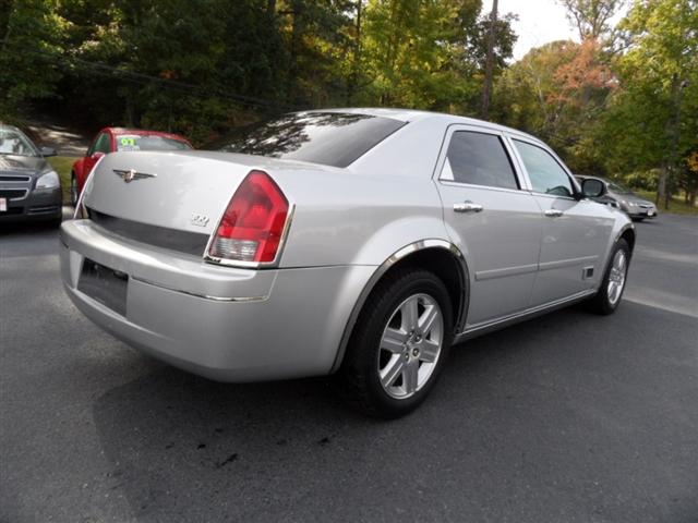 Chrysler 300 2005 photo 3
