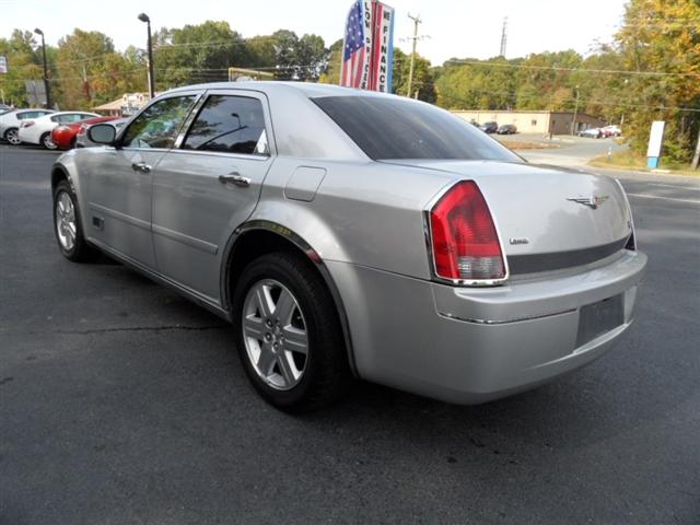 Chrysler 300 2005 photo 5