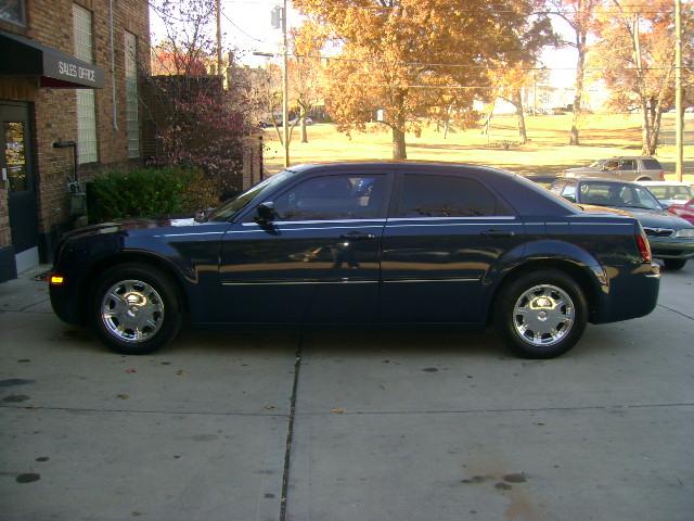 Chrysler 300 2005 photo 5