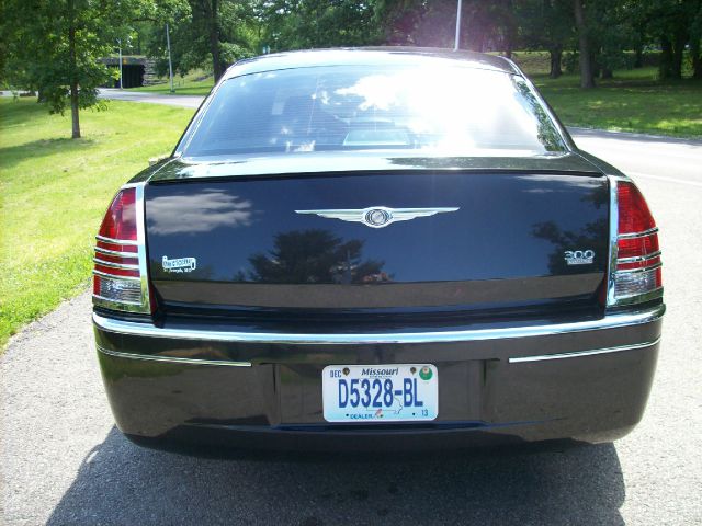 Chrysler 300 2005 photo 16