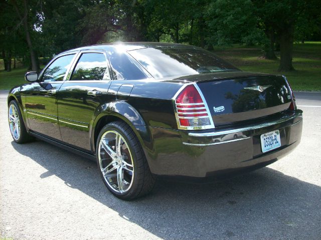 Chrysler 300 2005 photo 17