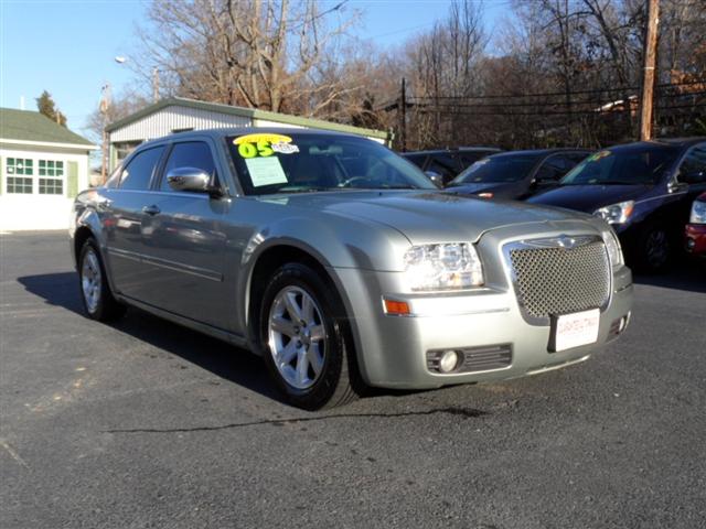 Chrysler 300 2005 photo 2