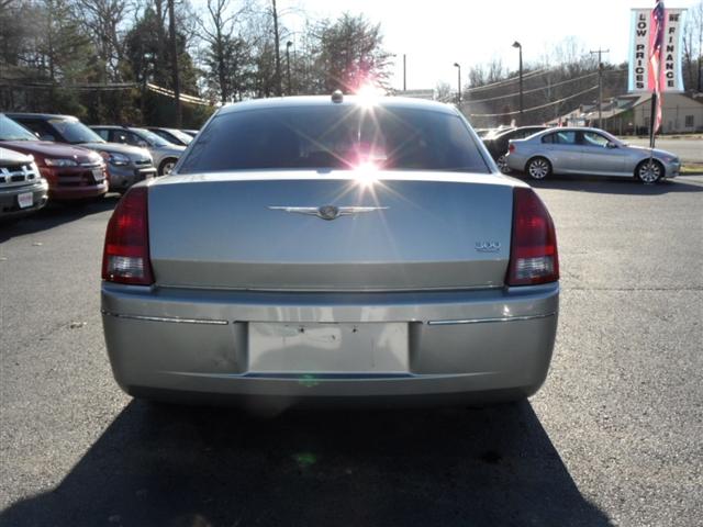 Chrysler 300 2005 photo 4