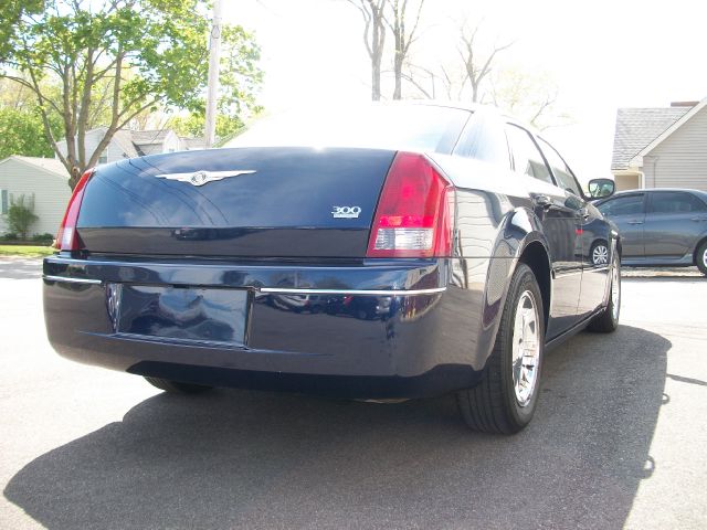 Chrysler 300 2005 photo 2