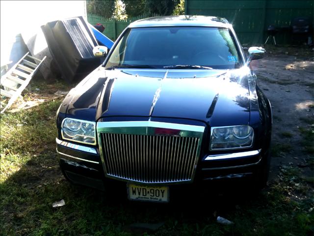 Chrysler 300 2005 photo 2
