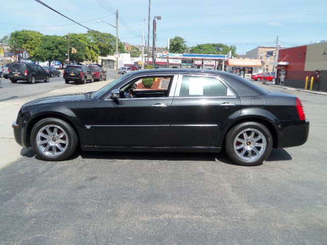 Chrysler 300 2005 photo 2