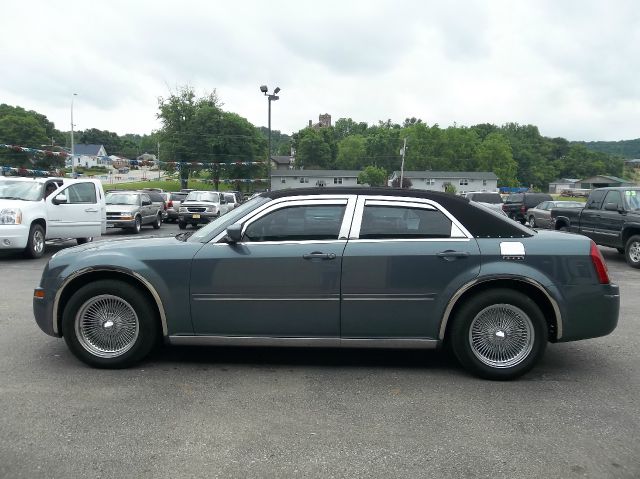 Chrysler 300 2005 photo 2