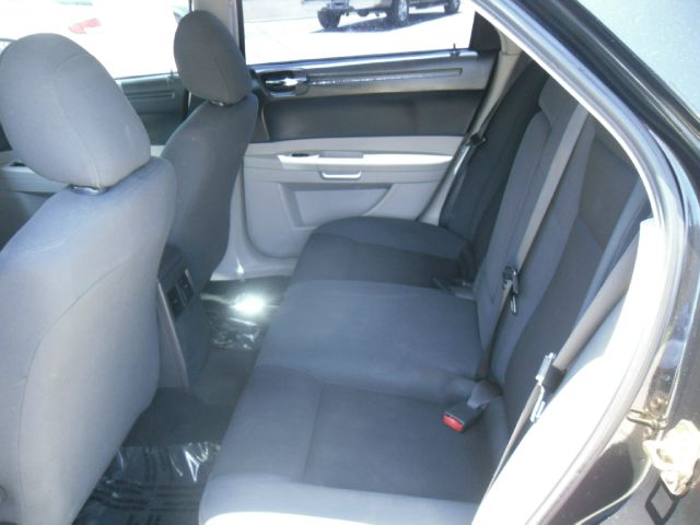 Chrysler 300 2005 photo 16