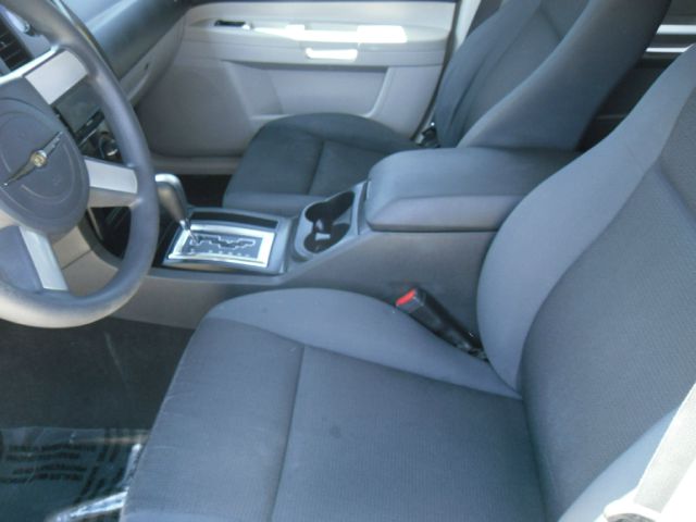 Chrysler 300 2005 photo 17