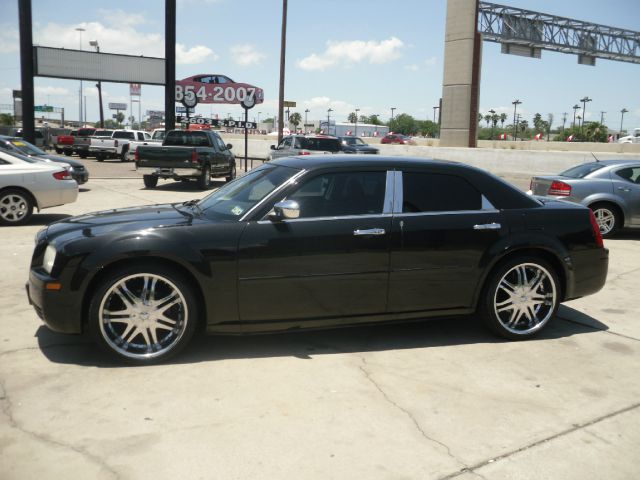 Chrysler 300 2005 photo 19